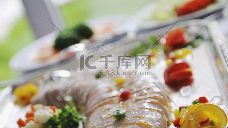 休闲食品加盟代理费用并非单一数字，而是由多个部分构成的。主要包括：